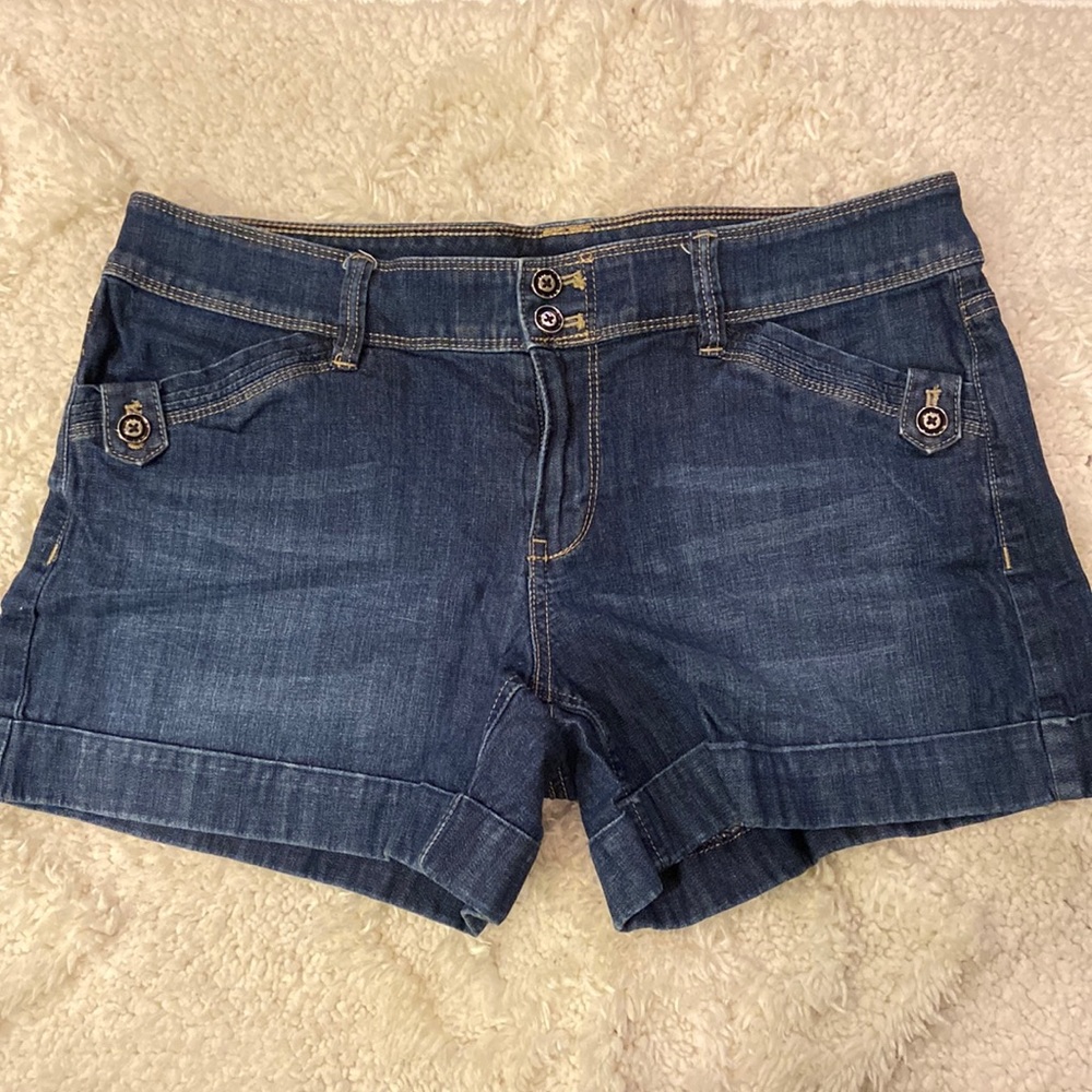 White House Black market jean shorts in size 10.